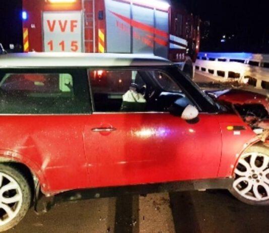 Incidente su Ss 106, tre feriti