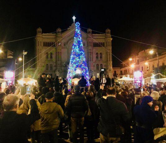 Accensione luci albero Natale in Piazza Duomo Reggio