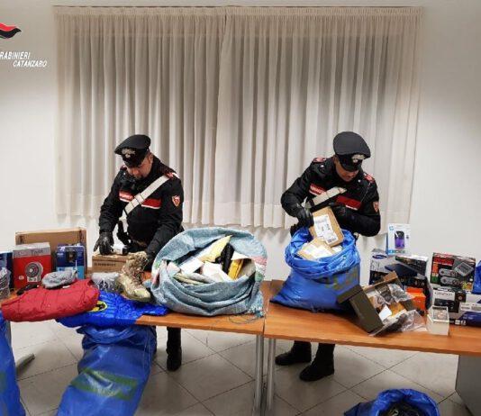 Arrestata “la banda dei Babbi Natale”, in tre sorpresi a rubare pacchi postali