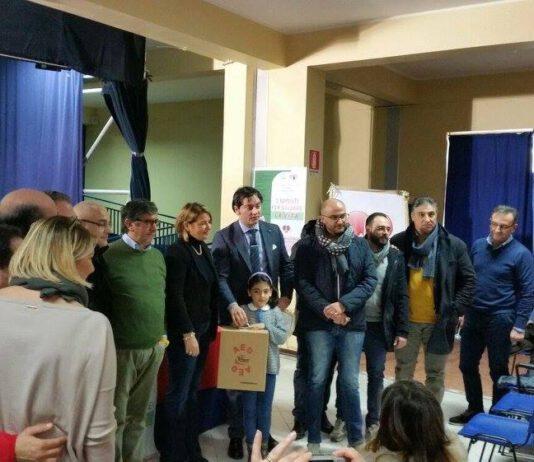 Donato defibrillatore ad Istituto scolastico