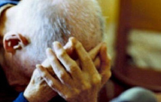 Anziano legato al letto e picchiato per 11 anni, tre arresti