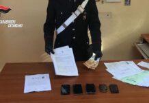 Si finge poliziotto per estorcere denaro, arrestato 31enne