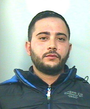 Rosarno, in auto con pistola nascosta, arrestato 25enne