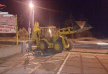 Ruspa contro banca per sfondare bancomat