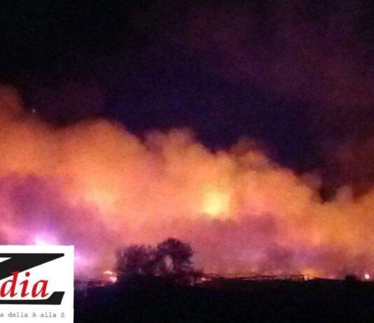 Incendio tendopoli San Ferdinando nella notte, un morto e due feriti