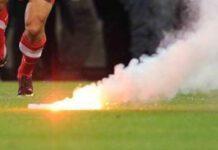 Petardi in campo durante partita, daspo a minore