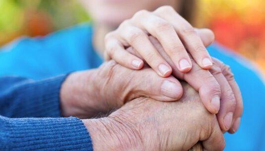 Gioia Tauro, Tiziana: I miei genitori invalidi e abbandonati dallo Stato”