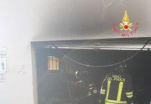 Incendio in magazzino tappezzeria