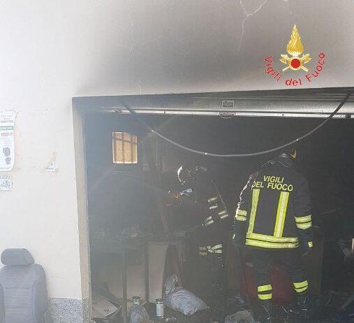 Incendio in magazzino tappezzeria