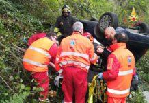 Incidente a Feroleto, auto finisce fuori strada