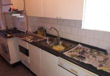 Laboratorio di confezionamento droga in cucina, arrestato due fratelli