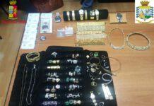 Fermato in aeroporto con valigia di gioielli, denunciato per ricettazione