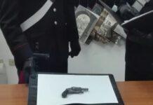 Pistola in vano oggetti vespa, arrestato 25enne