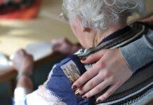 Truffava anziani in chiesa, arrestato 47enne