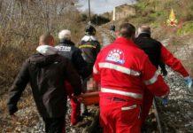 Tragedia sfiorata in Calabria, uomo si lancia da treno in corsa. Ferito non in gravi condizioni