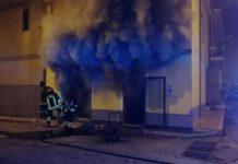 Incendio nella notte in un negozio di scarpe