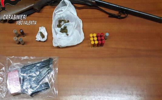 In casa con armi e marijuana, arrestato 23enne