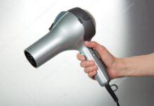 Tragedia scampata nel reggino. Anziana usa phon per riscaldare letto ma incendia casa, salvata