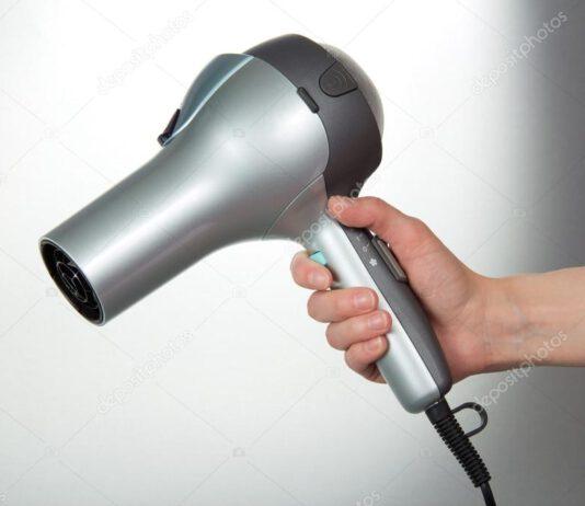 Tragedia scampata nel reggino. Anziana usa phon per riscaldare letto ma incendia casa, salvata