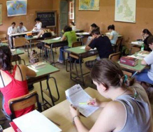 Aggressione choc, studente ferisce con coltello Professoressa