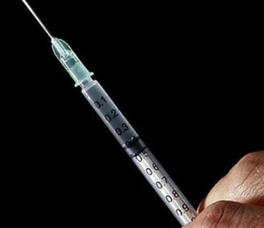 Rapina guardia medica, minaccia con siringa medico, arrestato