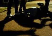 Extracomunitari aggrediscono giovane davanti ad un bar, venti punti di sutura al volto