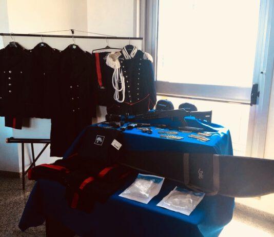 Fermato in auto con cocaina, armi, e divise forze dell’ordine- arrestato