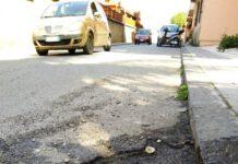 A Reggio pesciolini rossi nelle buche… con l’acqua potabile