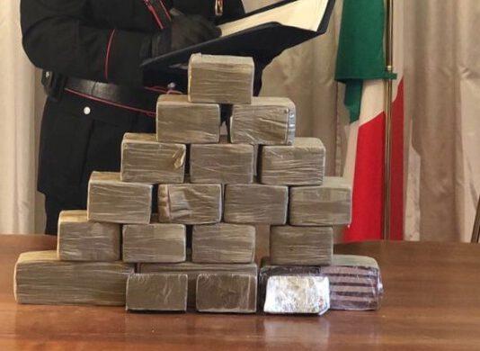 Droga in casa, arrestati madre e figlio
