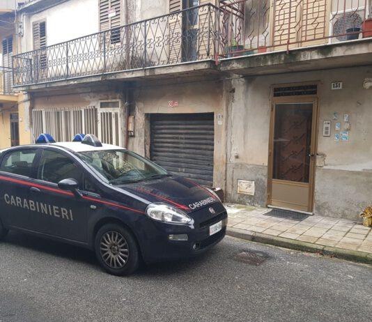 Donna di Cinquefrondi minaccia di farsi saltare in aria con gas barricata in casa, salvata da carabinieri