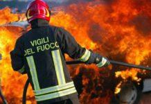 Auto in fiamme a Gioia Tauro
