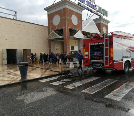 Rizziconi, incendio al Porto degli Ulivi