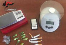 Droga nascosta nel cibo per cani, arrestato titolare sala giochi