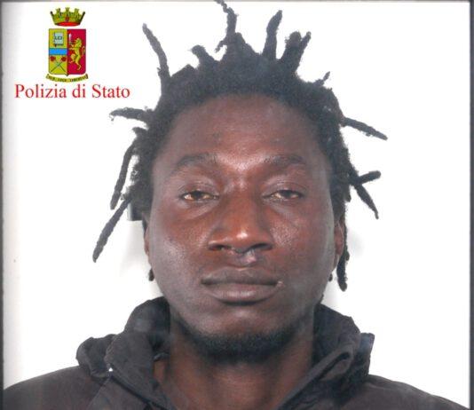 Tendopoli San Ferdinando-arrestato un gambiano di 23 anni per i reati di detenzione e spaccio di sostanza stupefacente e resistenza a Pubblico Ufficiale