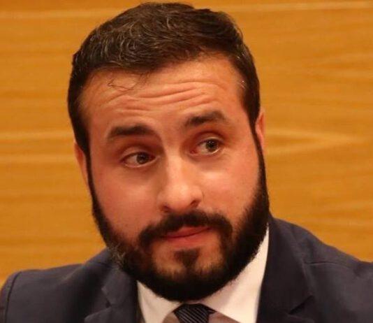 Lamezia, Gianturco (FdI): “Vergognoso abbandono del parco giochi di via Pinna. Domenica mattina lo puliremo noi”