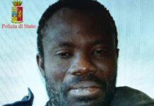 Tendopoli San Ferdinando, ghanese danneggia auto Polizia e aggredisce agente causando lesioni, arrestato