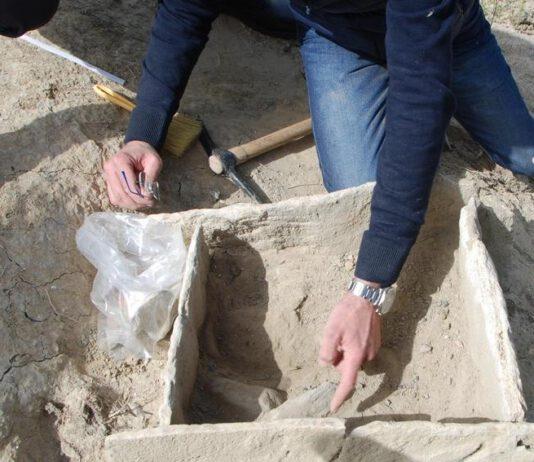 Scoperta antica sepoltura a Crotone