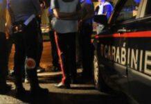 Lite degenera in rissa davanti carabinieri, cinque arresti e due militari feriti