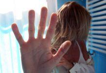 Picchia compagna incinta, donna abortisce