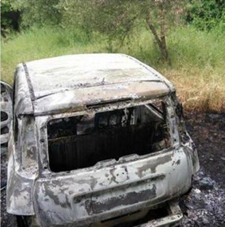 Trovata auto bruciata di Francesco Olivieri, autore duplice omicidio Nicotera