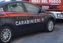 Autogru si ribalta vicino scuola