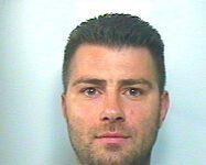 Galatro, arrestato trentenne in flagranza mentre annaffiava 60 piantine di canapa indiana