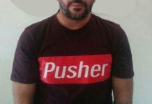 Indossava maglietta con scritto pusher, arrestato spacciatore