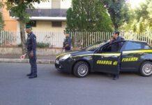 Lanciano droga dal finestrino, arrestati due giovani