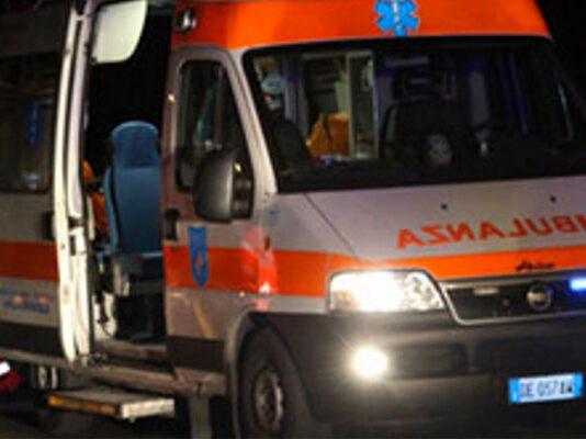 Scontro tra due moto su statale 18, morti due giovani ferita gravemente una ragazza