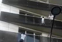 Giovane immigrato scala palazzo per salvare bimbo sospeso nel vuoto