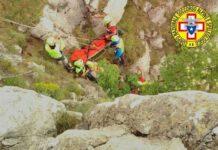 Escursionista scivola per 25 metri su parete rocciosa, salvata