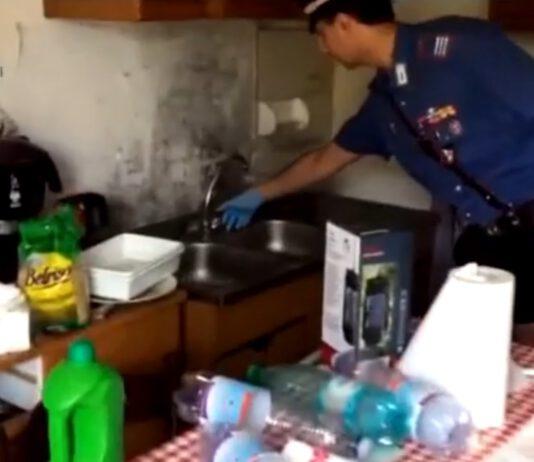 Abbandona e rinchiude moglie malata in casa tra escrementi e senza acqua