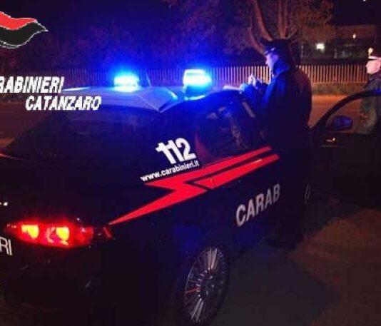 Ruba autocarro e sfonda cancello cantiere, un fermo