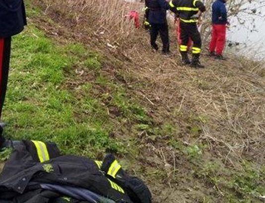 Cadavere trovato su sponde fiume
